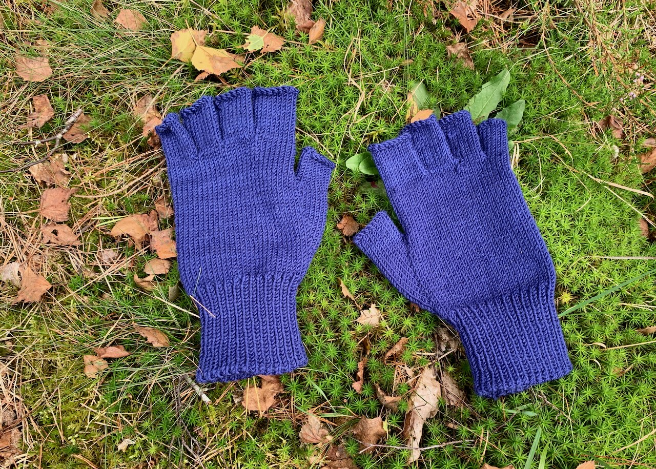 Halbfingerhandschuhe stricken - Die fertigen Halbfingerhandschuhe Gesper.