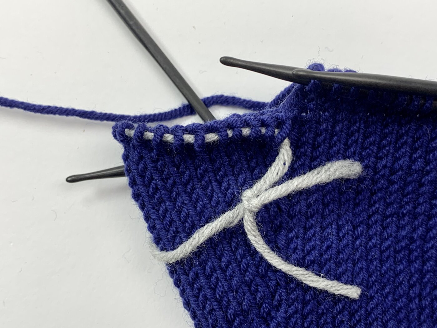 Halbfingerhandschuhe stricken - Maschen stillegen