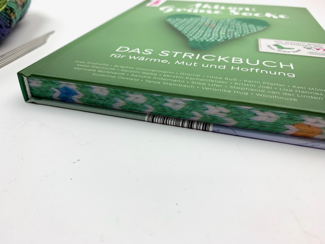 Farbiger Buchschnitt beim Buch Aktion: Grüne Socke