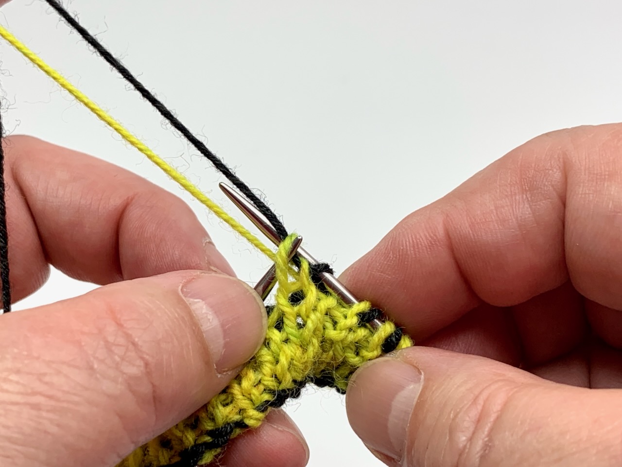 Farbwechsel - Rechte Maschen beim Doubleface Stricken.